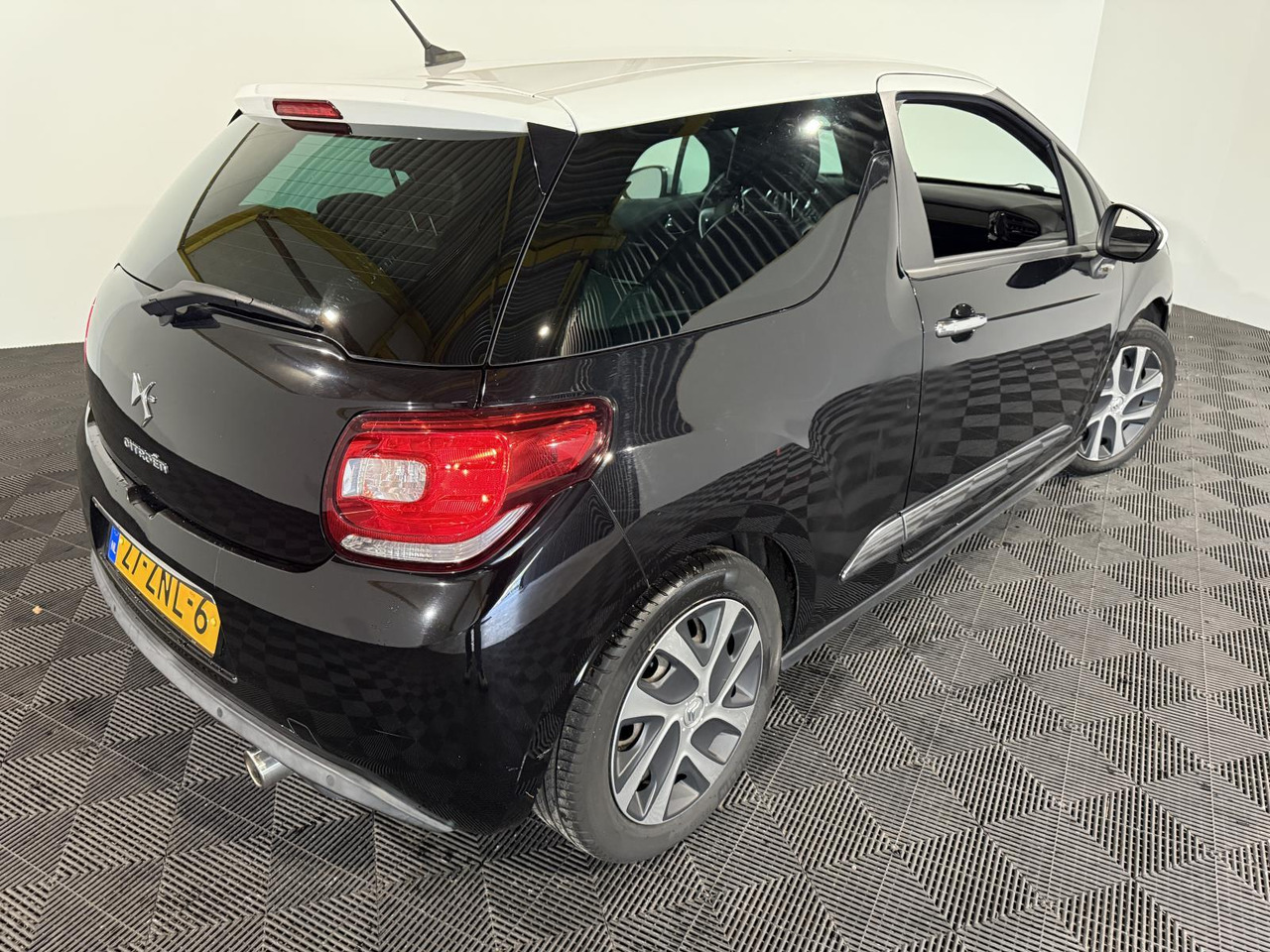 Citroen | DS3 | 1.2 VTi Business | 2013 | 136.694 km | 27ZNL6 | Logisch - 掀背车:图5 Citroen | DS3 | 1.2 VTi Business | 2013 | 136.694 km | 27ZNL6 | Logisch - 掀背车:图5