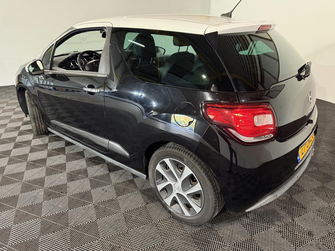 Citroen | DS3 | 1.2 VTi Business | 2013 | 136.694 km | 27ZNL6 | Logisch - 掀背车:图2 Citroen | DS3 | 1.2 VTi Business | 2013 | 136.694 km | 27ZNL6 | Logisch - 掀背车:图2