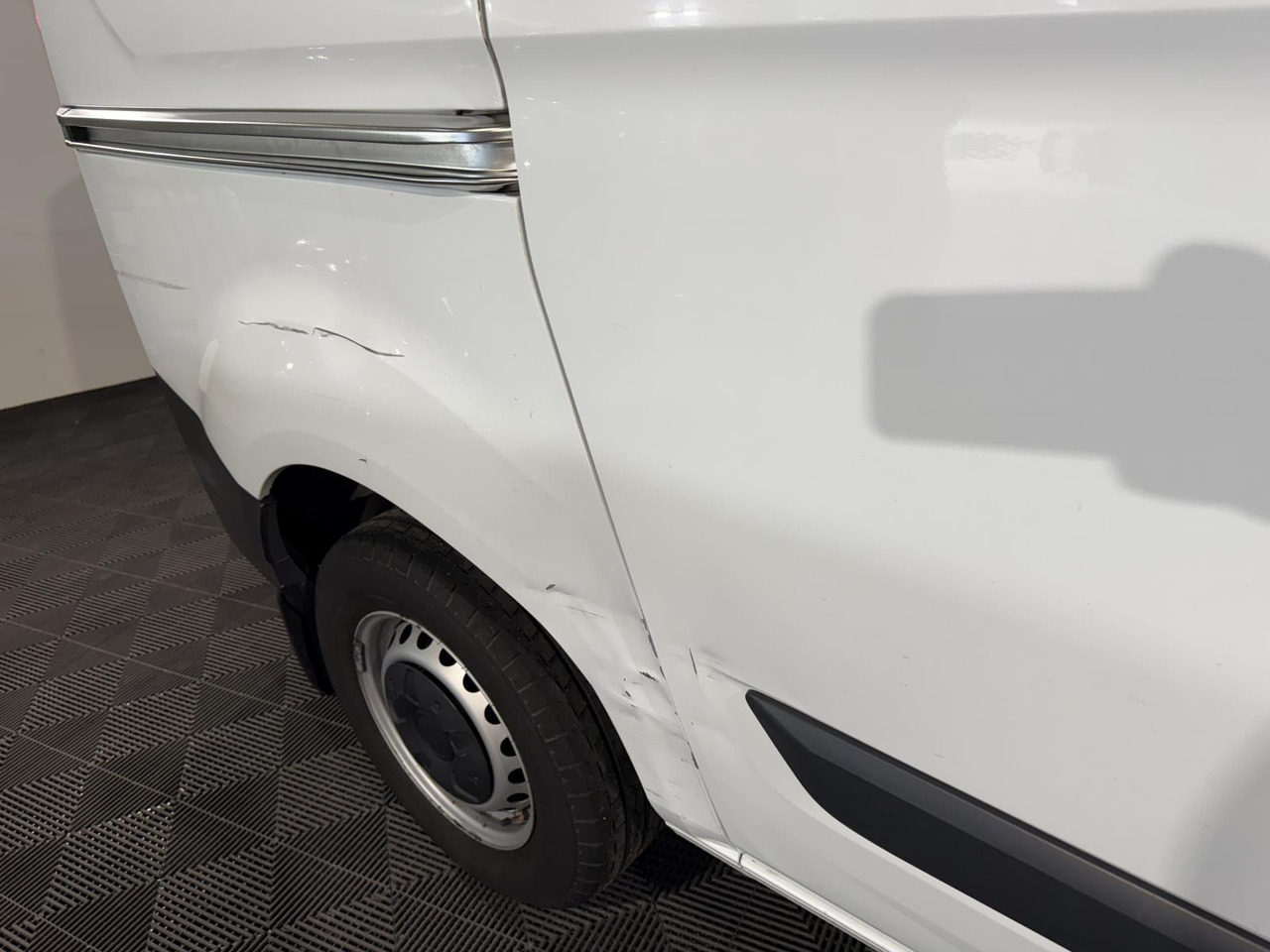 Ford Transit Custom 270 2.0 TDCI L1H1 V-026-FL - 无侧窗厢式货车:图2 Ford Transit Custom 270 2.0 TDCI L1H1 V-026-FL - 无侧窗厢式货车:图2