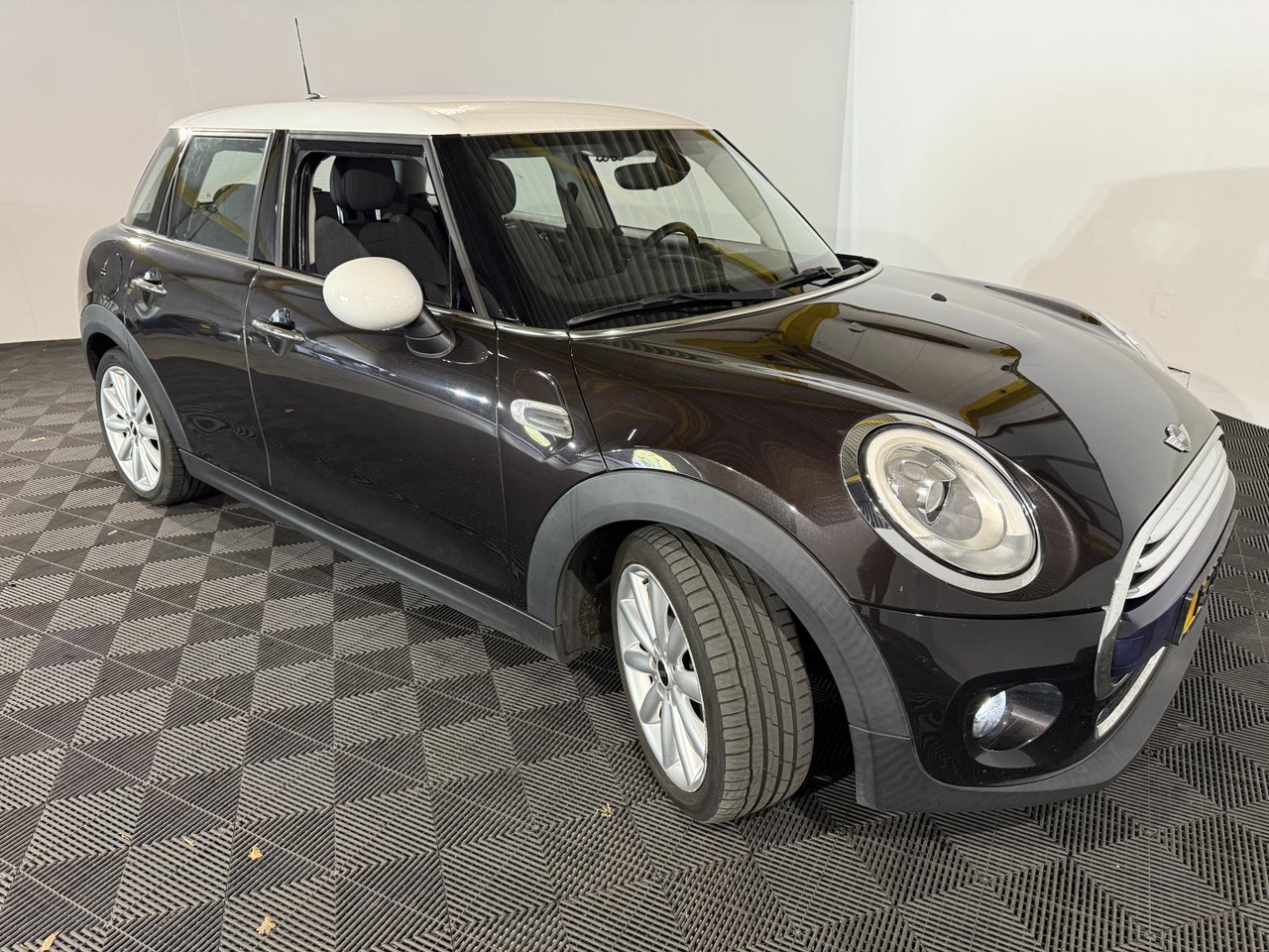 Mini | Mini | 1.5 Cooper Chili Business | 2015 | 201.355 km | 1ZPK60 | Logisch - 掀背车:图3 Mini | Mini | 1.5 Cooper Chili Business | 2015 | 201.355 km | 1ZPK60 | Logisch - 掀背车:图3