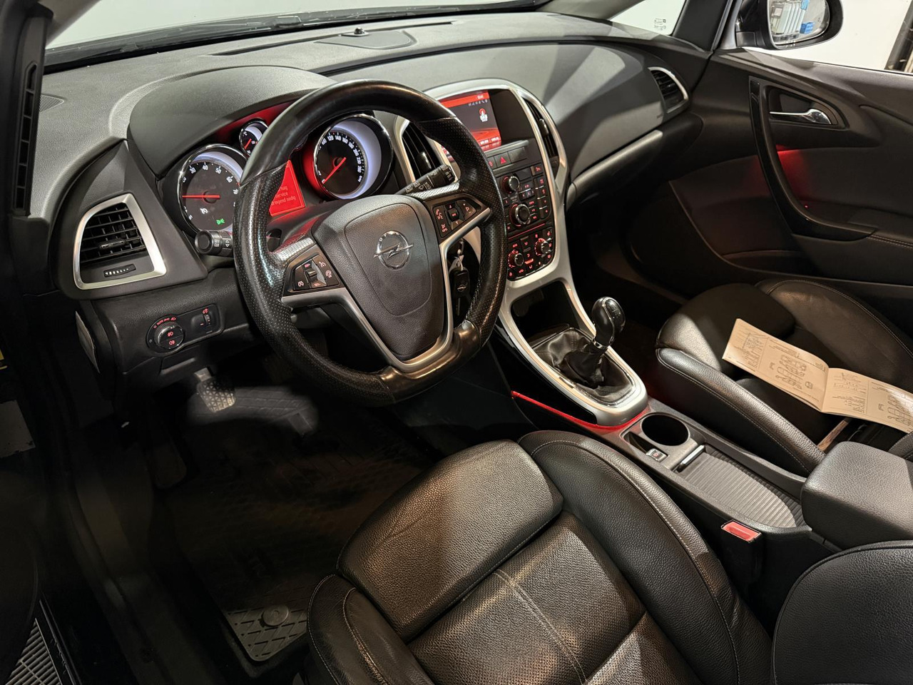 Opel | Astra Sports Tourer | 1.4 Turbo Sport + | 2015 | 218.258 km | HG259B | Logisch - 汽车:图2 Opel | Astra Sports Tourer | 1.4 Turbo Sport + | 2015 | 218.258 km | HG259B | Logisch - 汽车:图2