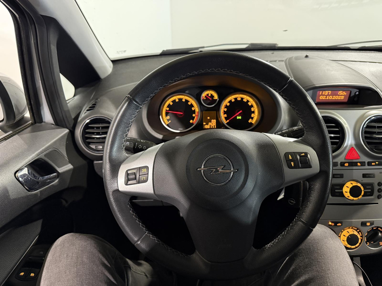 Opel | Corsa | 1.2-16V Rhythm | 2013 | 198.171 km | 5KBB41 | Logisch - 掀背车:图3 Opel | Corsa | 1.2-16V Rhythm | 2013 | 198.171 km | 5KBB41 | Logisch - 掀背车:图3