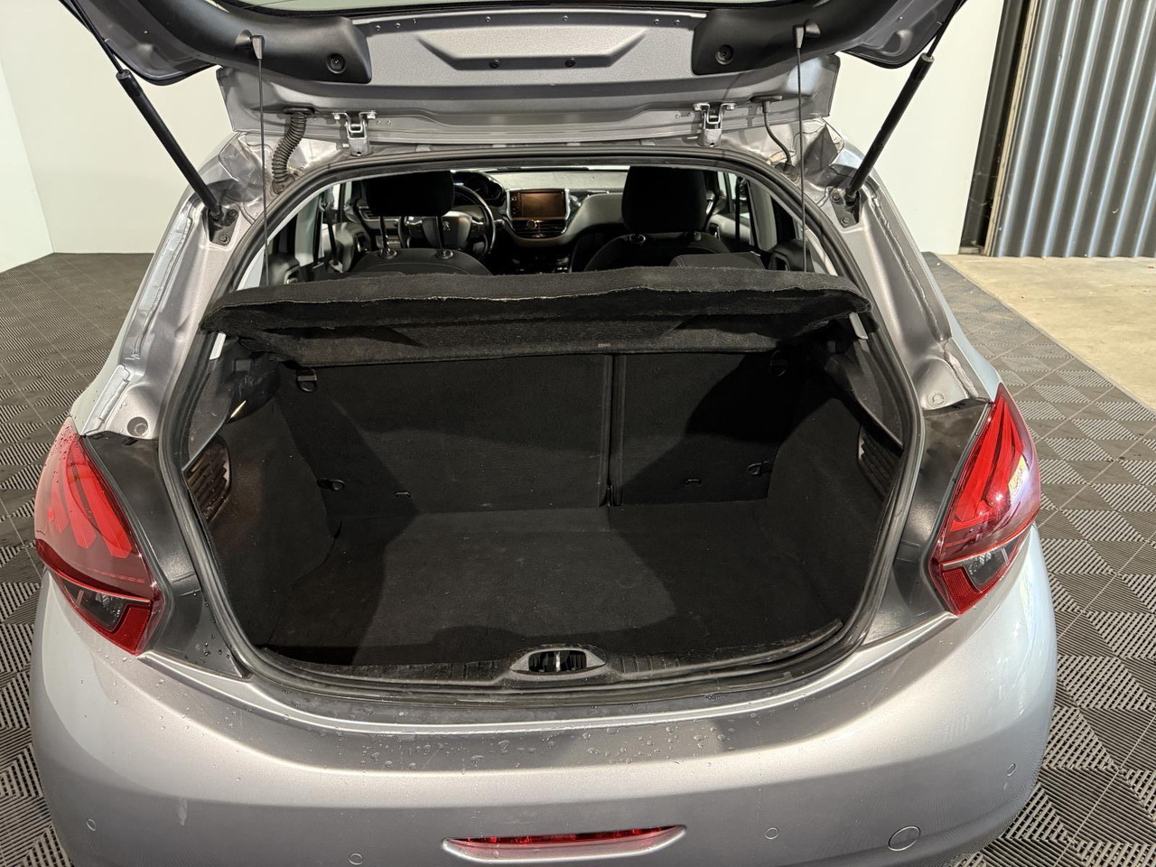 Peugeot | 208 | 1.5 BlueHDi Blue Lease Allure | 2019 | 183.354 km | R049BT | Geen oordeel - 掀背车:图5 Peugeot | 208 | 1.5 BlueHDi Blue Lease Allure | 2019 | 183.354 km | R049BT | Geen oordeel - 掀背车:图5