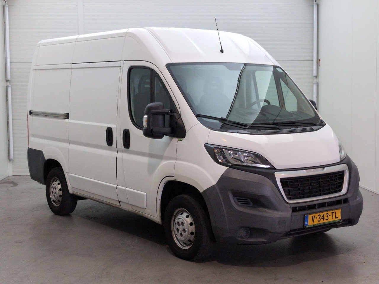 Peugeot Boxer 330 2.2 HDI L1H1 XR | 2014 | 218.267 km | V343TL | NAP: Geen oordeel - 无侧窗厢式货车:图2 Peugeot Boxer 330 2.2 HDI L1H1 XR | 2014 | 218.267 km | V343TL | NAP: Geen oordeel - 无侧窗厢式货车:图2