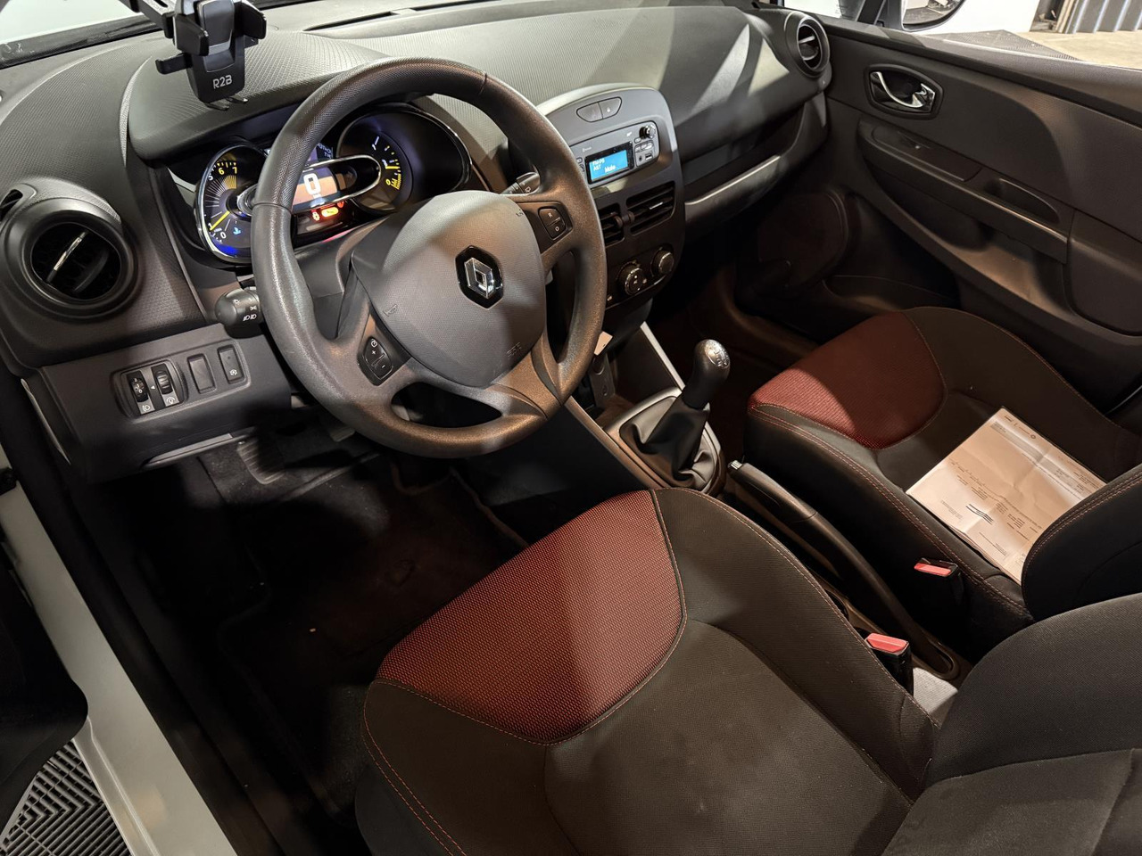 Renault | Clio | 0.9 TCe Authentique | 2013 | 160.970 km | 4KJZ93 | Logisch - 掀背车:图5 Renault | Clio | 0.9 TCe Authentique | 2013 | 160.970 km | 4KJZ93 | Logisch - 掀背车:图5