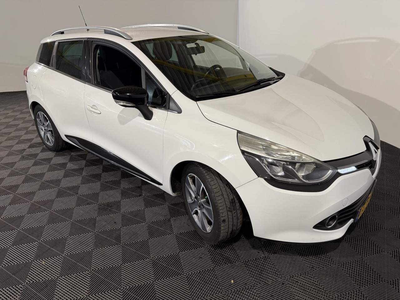 Renault | Clio Estate | 0.9 TCe Night&Day | 2014 | 176.858 km | 3ZBH50 | Logisch - 汽车:图4 Renault | Clio Estate | 0.9 TCe Night&Day | 2014 | 176.858 km | 3ZBH50 | Logisch - 汽车:图4
