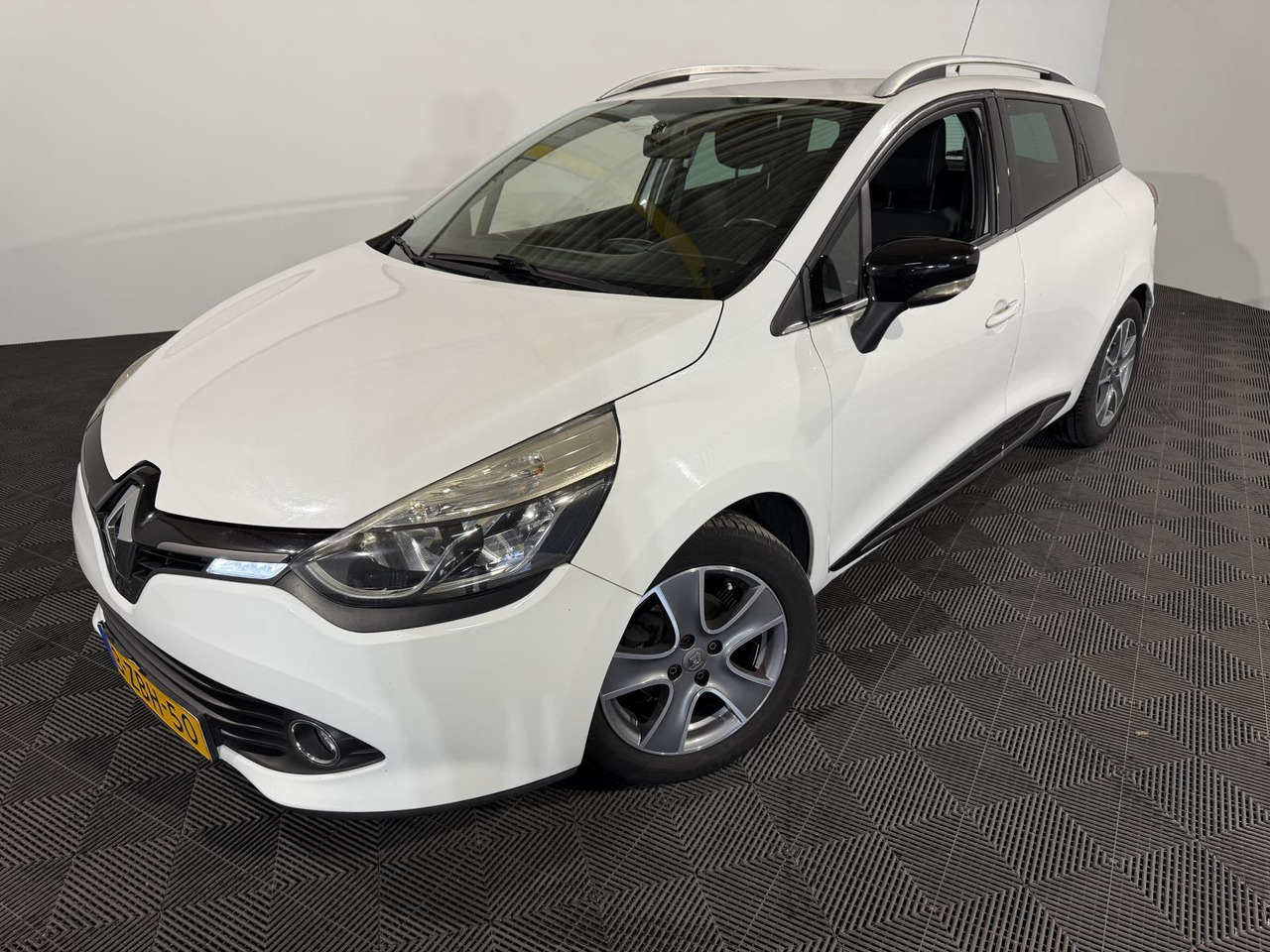 Renault | Clio Estate | 0.9 TCe Night&Day | 2014 | 176.858 km | 3ZBH50 | Logisch - 汽车:图1 Renault | Clio Estate | 0.9 TCe Night&Day | 2014 | 176.858 km | 3ZBH50 | Logisch - 汽车:图1