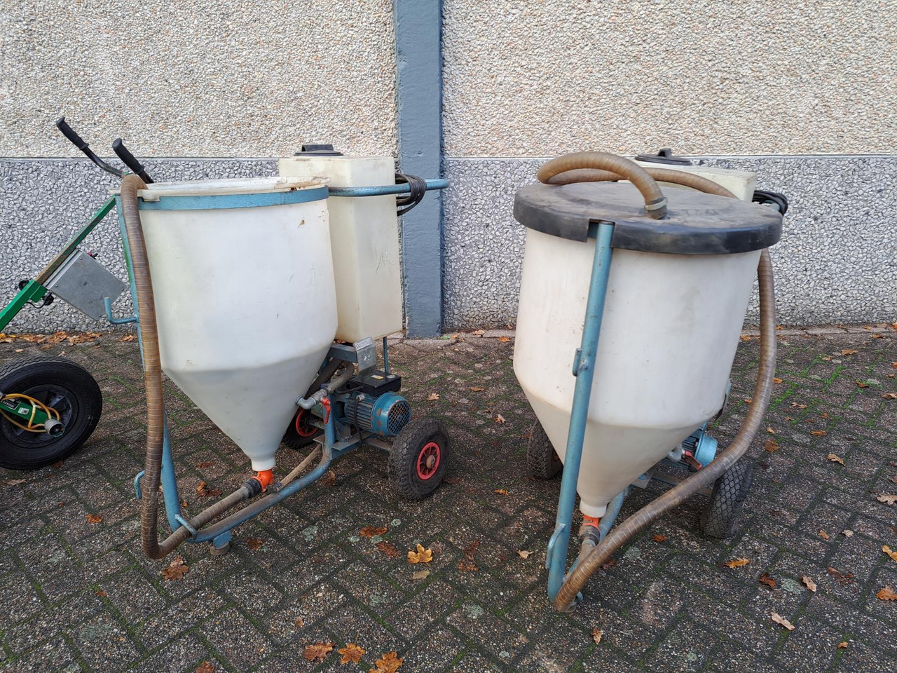 Set Spuitapparatuur: 5x Rugspuit, 2x Duwspuit, 2 Vul-/Spoelmachines, 1x Mantis UVL Spuit Installatie - 清洁机械:图2 Set Spuitapparatuur: 5x Rugspuit, 2x Duwspuit, 2 Vul-/Spoelmachines, 1x Mantis UVL Spuit Installatie - 清洁机械:图2