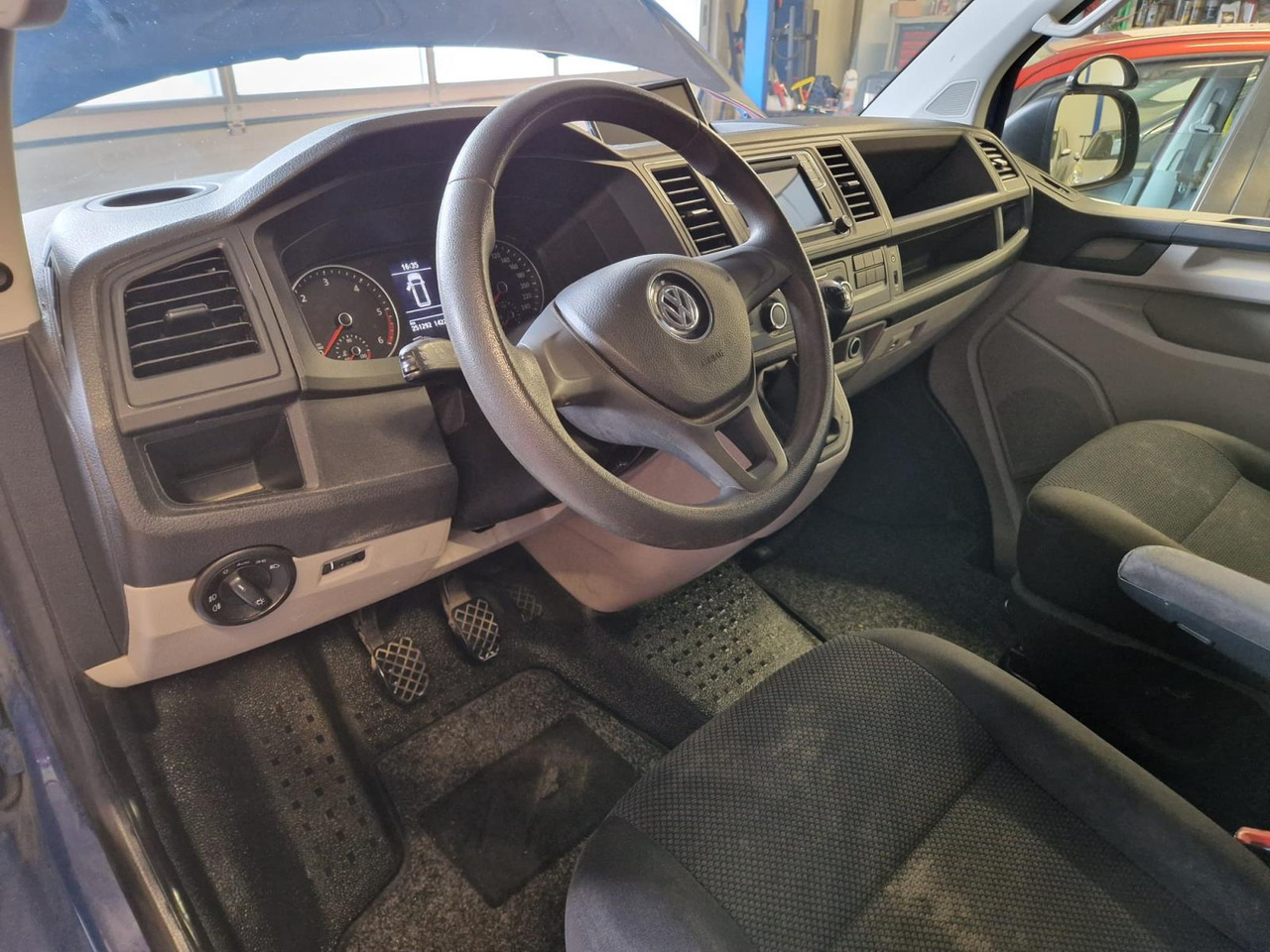 Volkswagen | Transporter | 2.0 TDI L1H1 DC Highline | 2018 | 251.292 km | V731RR | Logisch - 其他机械:图3 Volkswagen | Transporter | 2.0 TDI L1H1 DC Highline | 2018 | 251.292 km | V731RR | Logisch - 其他机械:图3