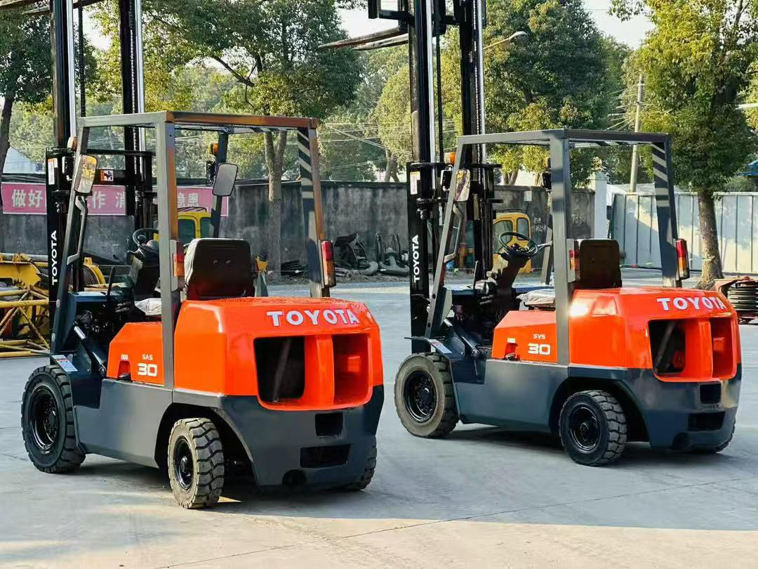 TOYOTA 30 - 柴油叉车:图1 TOYOTA 30 - 柴油叉车:图1