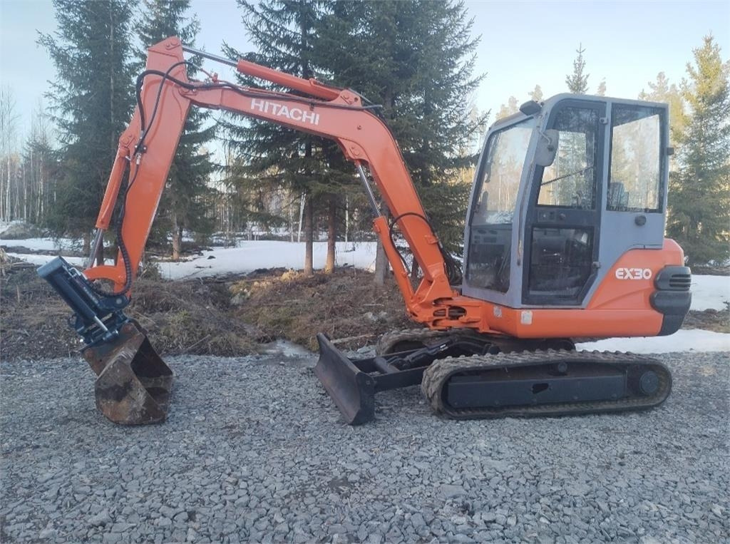 Hitachi Ex30  - 小型挖掘机:图1 Hitachi Ex30  - 小型挖掘机:图1
