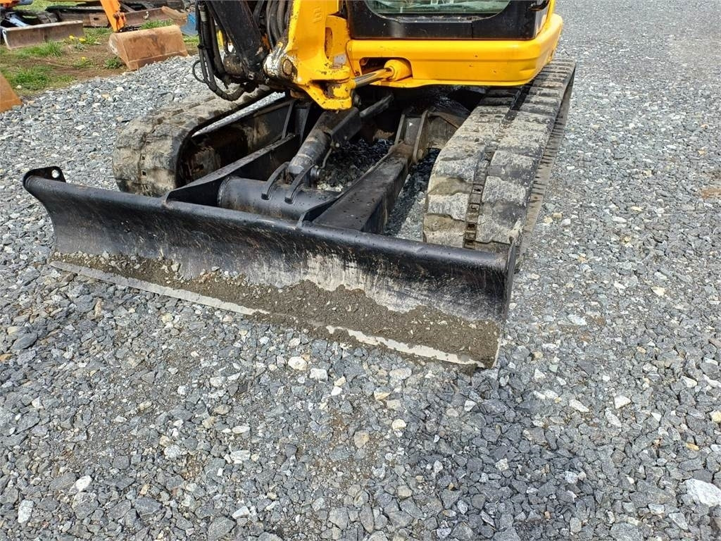小型挖掘机 JCB 8080 Engconin pyörittäjällä：图8