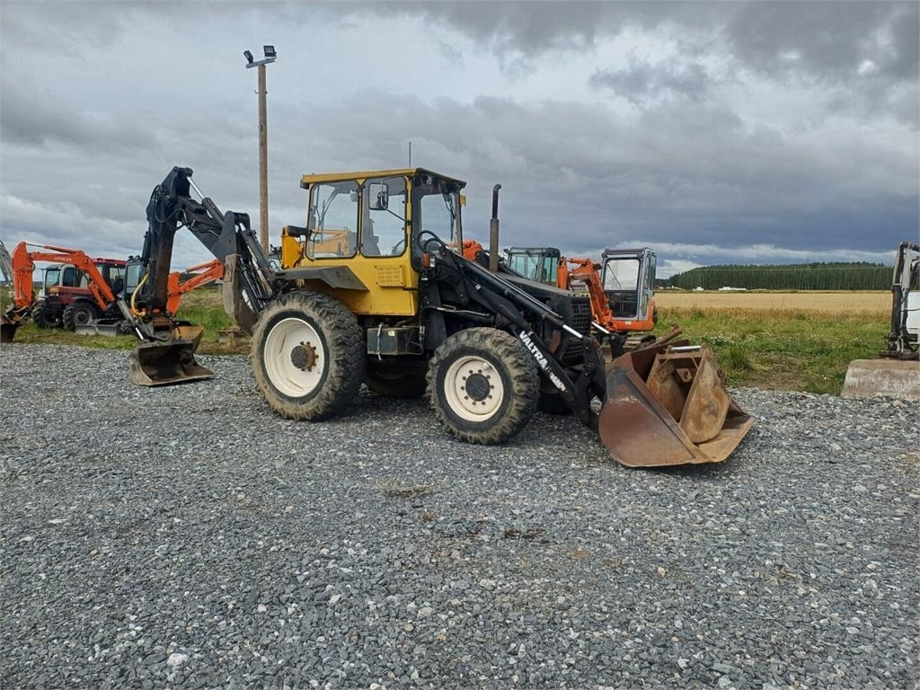 Valmet Valtra 8000 kallistuva luiskakauha - 反铲装载机:图4 Valmet Valtra 8000 kallistuva luiskakauha - 反铲装载机:图4
