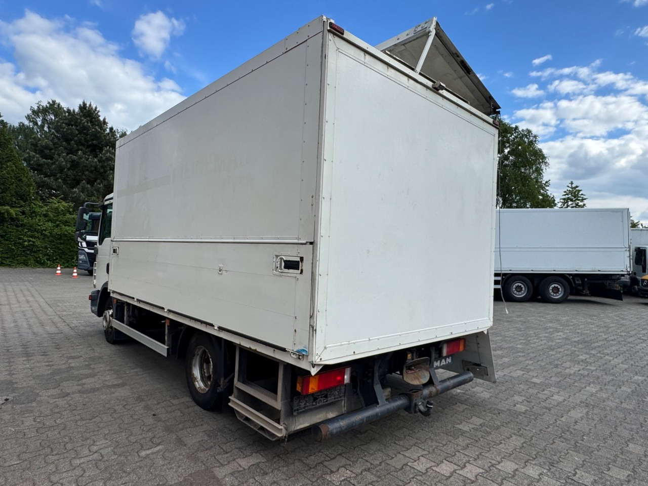 MAN TGL 8.180/2xAHK/Zertifikat/Schwenkwand - 饮料运输车:图3 MAN TGL 8.180/2xAHK/Zertifikat/Schwenkwand - 饮料运输车:图3