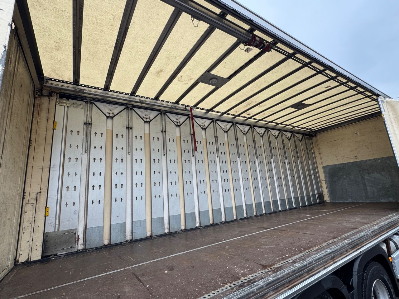 Mercedes-Benz 2548/Lenk-Lift/Retarder/Top-Zustand - 侧帘卡车:图4 Mercedes-Benz 2548/Lenk-Lift/Retarder/Top-Zustand - 侧帘卡车:图4