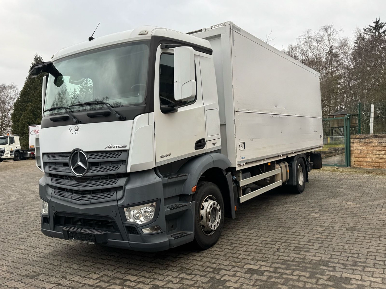 Mercedes-Benz Antos 1836L/4x2/2t.LBW/2xAHK/aus.1Hand/16.Pal. - 饮料运输车:图3 Mercedes-Benz Antos 1836L/4x2/2t.LBW/2xAHK/aus.1Hand/16.Pal. - 饮料运输车:图3
