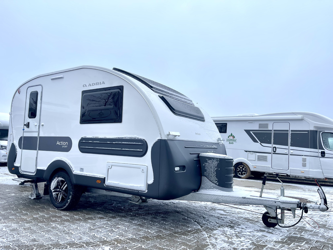 Adria Action Sport - 旅行拖车:图2 Adria Action Sport - 旅行拖车:图2