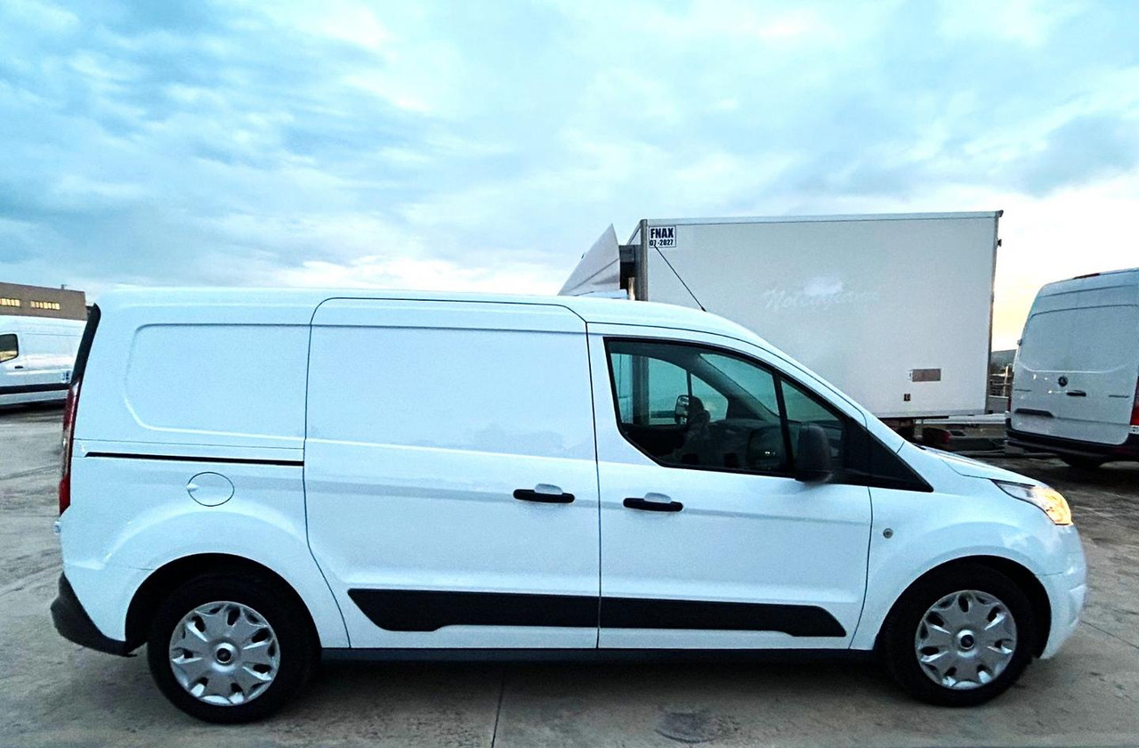 Ford Connect 1.6 TDCi 90 cv - 无侧窗厢式货车:图4 Ford Connect 1.6 TDCi 90 cv - 无侧窗厢式货车:图4