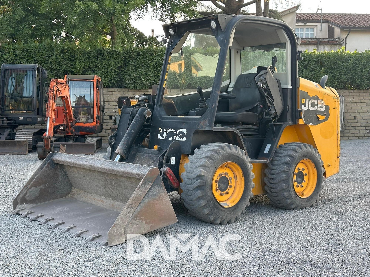 JCB 225 - 滑移装载机:图1 JCB 225 - 滑移装载机:图1