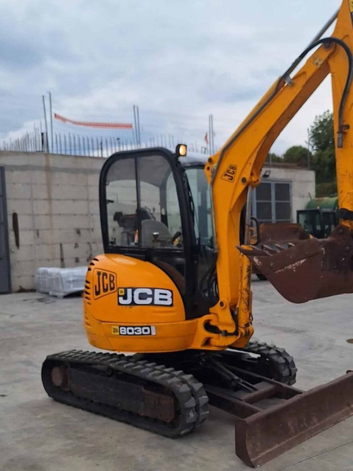 JCB 8030ZTS - 小型挖掘机:图3 JCB 8030ZTS - 小型挖掘机:图3