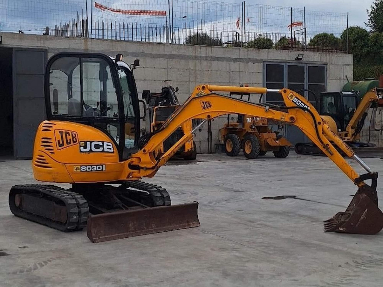 JCB 8030ZTS - 小型挖掘机:图2 JCB 8030ZTS - 小型挖掘机:图2