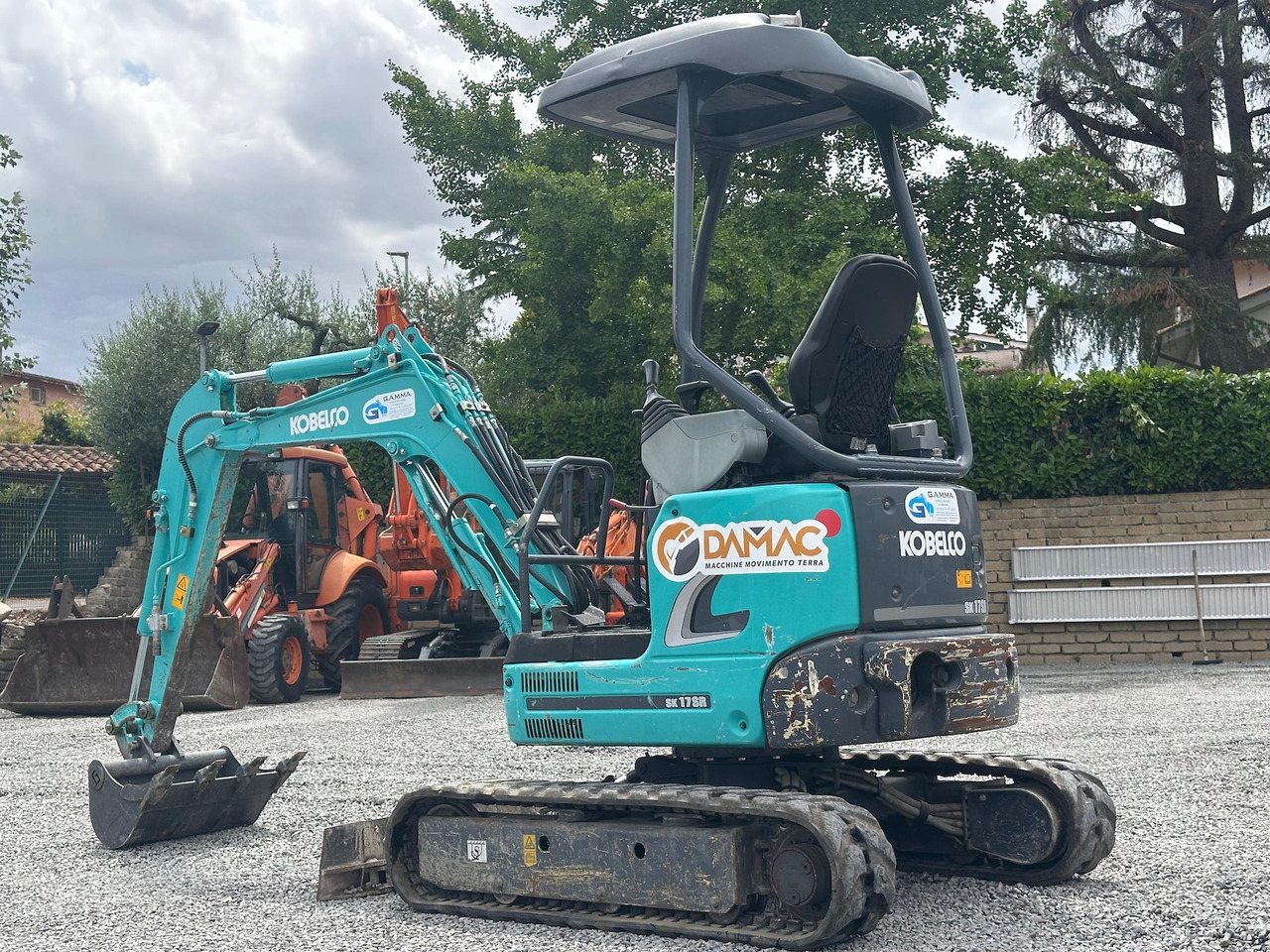 KOBELCO SK17SR-3E - 小型挖掘机:图3 KOBELCO SK17SR-3E - 小型挖掘机:图3