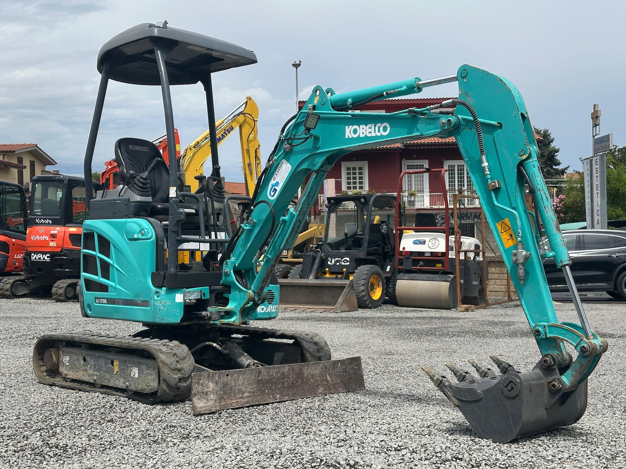 KOBELCO SK17SR-3E - 小型挖掘机:图1 KOBELCO SK17SR-3E - 小型挖掘机:图1