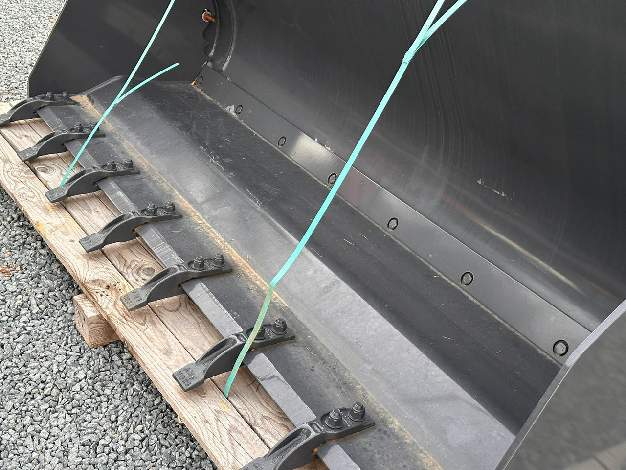 NEW HOLLAND 220 - 装载机铲斗:图3 NEW HOLLAND 220 - 装载机铲斗:图3