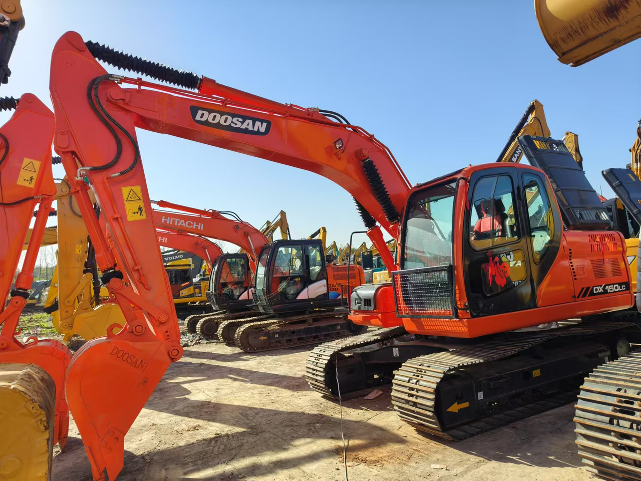 DOOSAN DX150 - 挖掘机:图2 DOOSAN DX150 - 挖掘机:图2