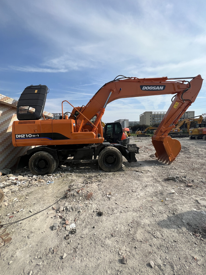DOOSAN DX210 - 轮式挖掘机:图2 DOOSAN DX210 - 轮式挖掘机:图2