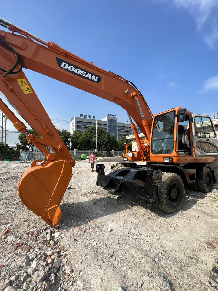 DOOSAN DX210 - 轮式挖掘机:图1 DOOSAN DX210 - 轮式挖掘机:图1