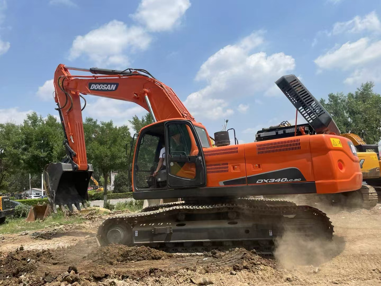 DOOSAN DX340LC-9C - 履带式挖掘机:图1 DOOSAN DX340LC-9C - 履带式挖掘机:图1