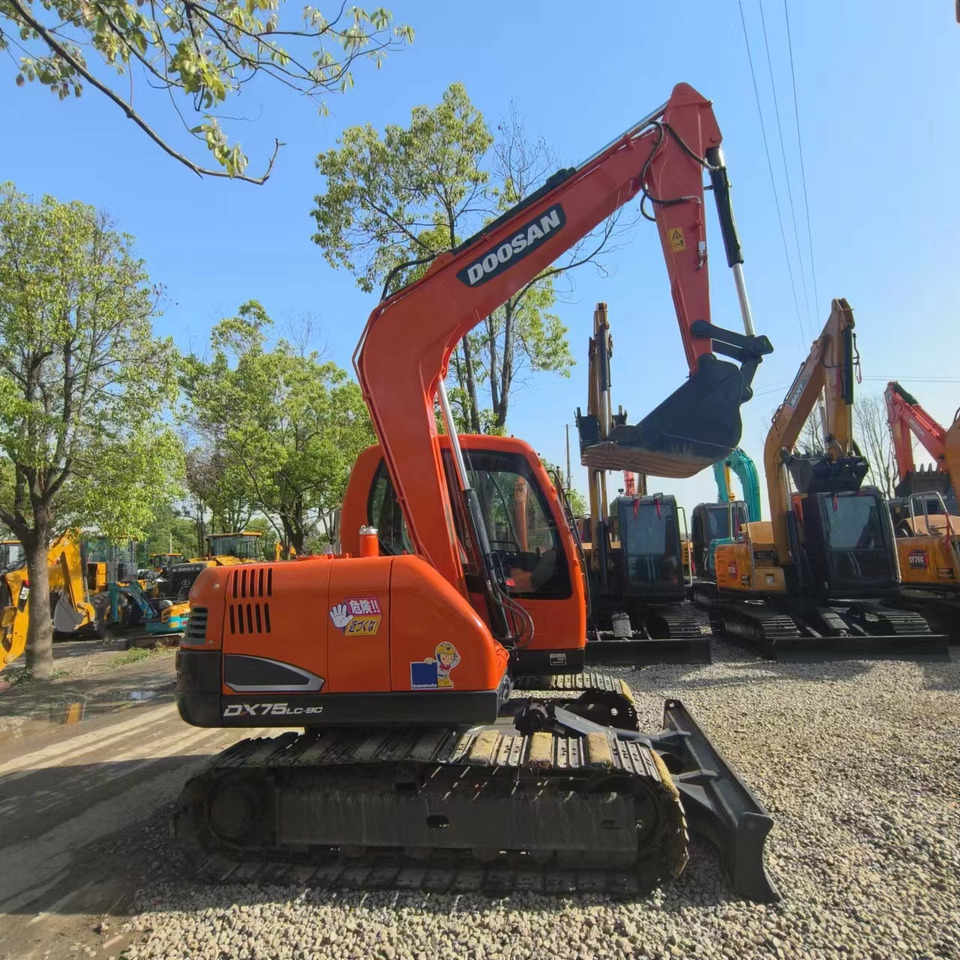 DOOSAN DX75 - 履带式挖掘机:图4 DOOSAN DX75 - 履带式挖掘机:图4