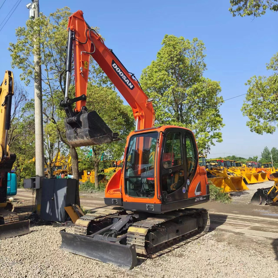 DOOSAN DX75 - 履带式挖掘机:图2 DOOSAN DX75 - 履带式挖掘机:图2