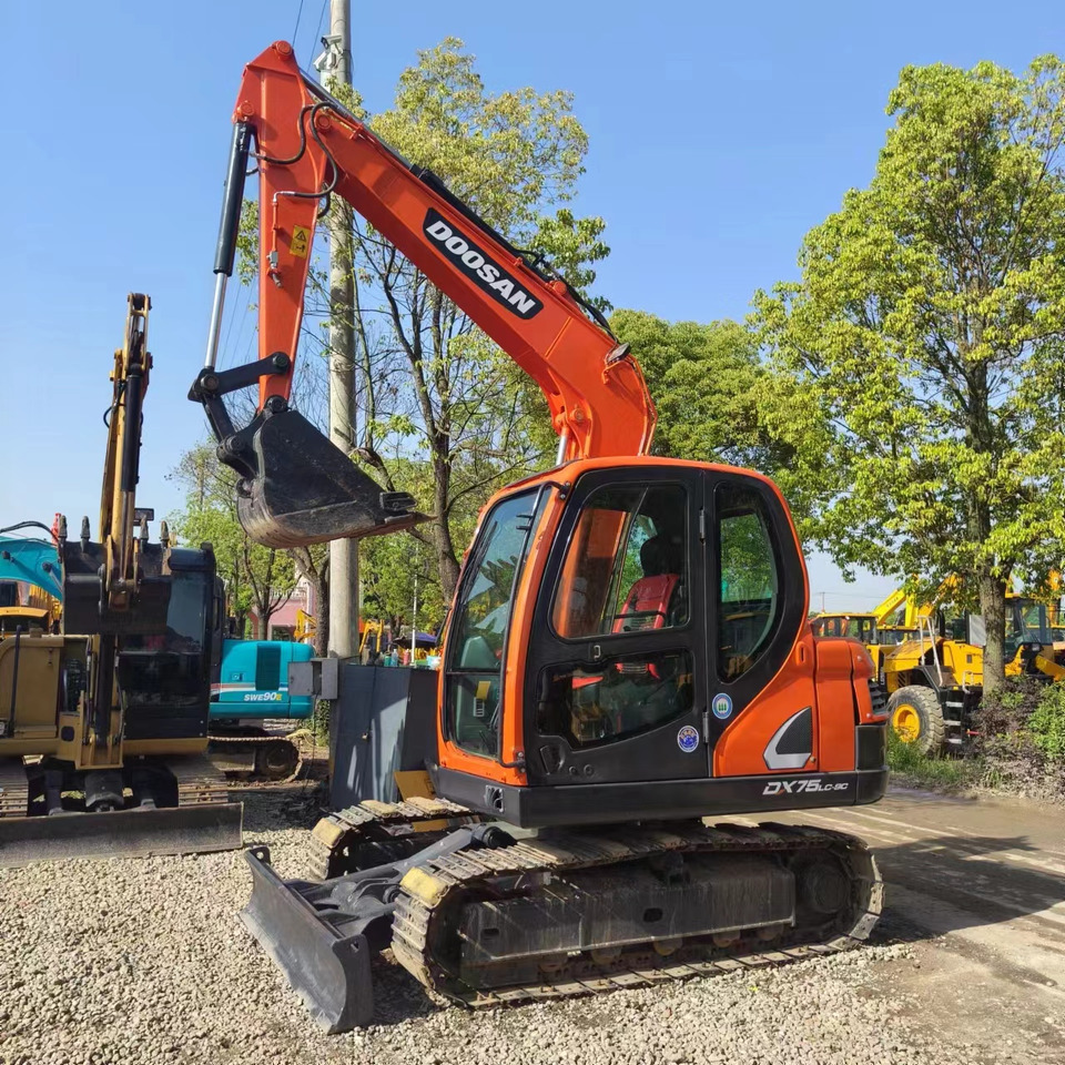 DOOSAN DX75 - 履带式挖掘机:图1 DOOSAN DX75 - 履带式挖掘机:图1