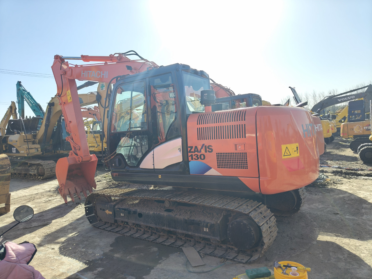 HITACHI ZX130H-5A - 履带式挖掘机:图1 HITACHI ZX130H-5A - 履带式挖掘机:图1