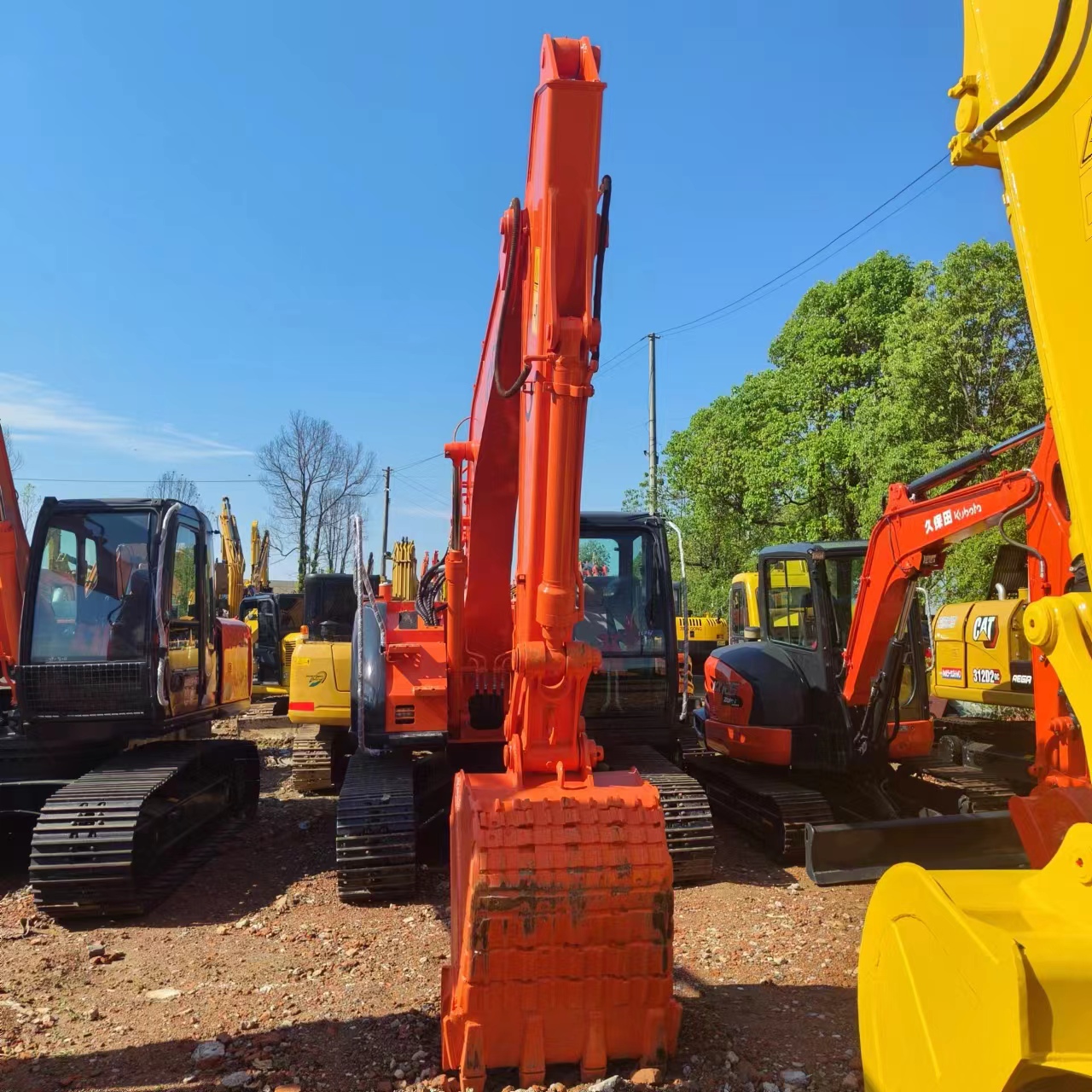 HITACHI ZX135 - 履带式挖掘机:图5 HITACHI ZX135 - 履带式挖掘机:图5