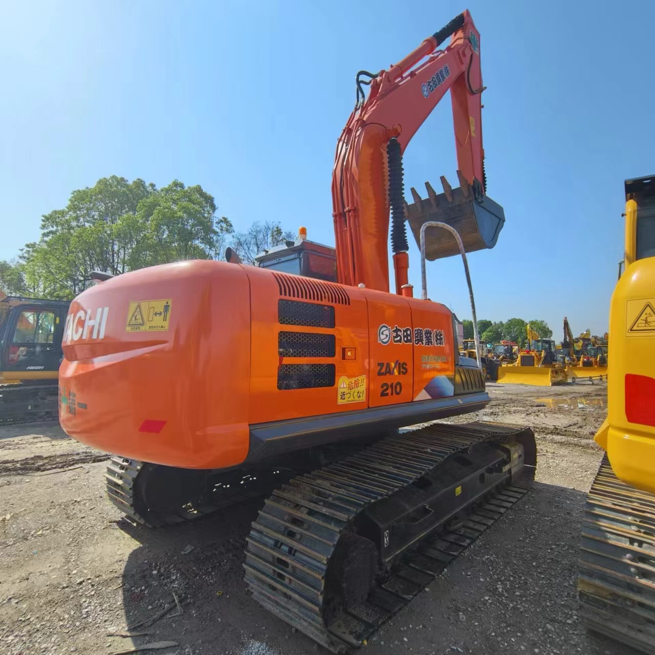 HITACHI ZX210 - 履带式挖掘机:图2 HITACHI ZX210 - 履带式挖掘机:图2