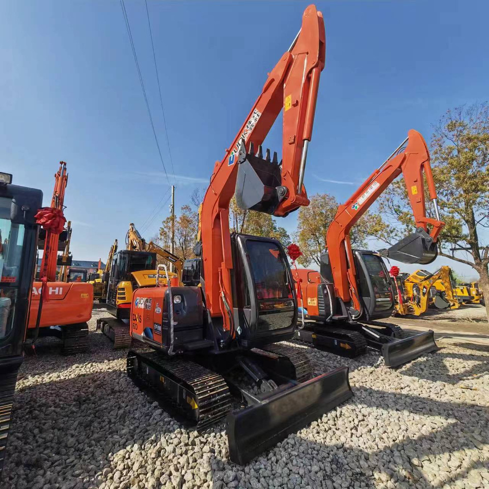 HITACHI ZX60 - 小型挖掘机:图2 HITACHI ZX60 - 小型挖掘机:图2