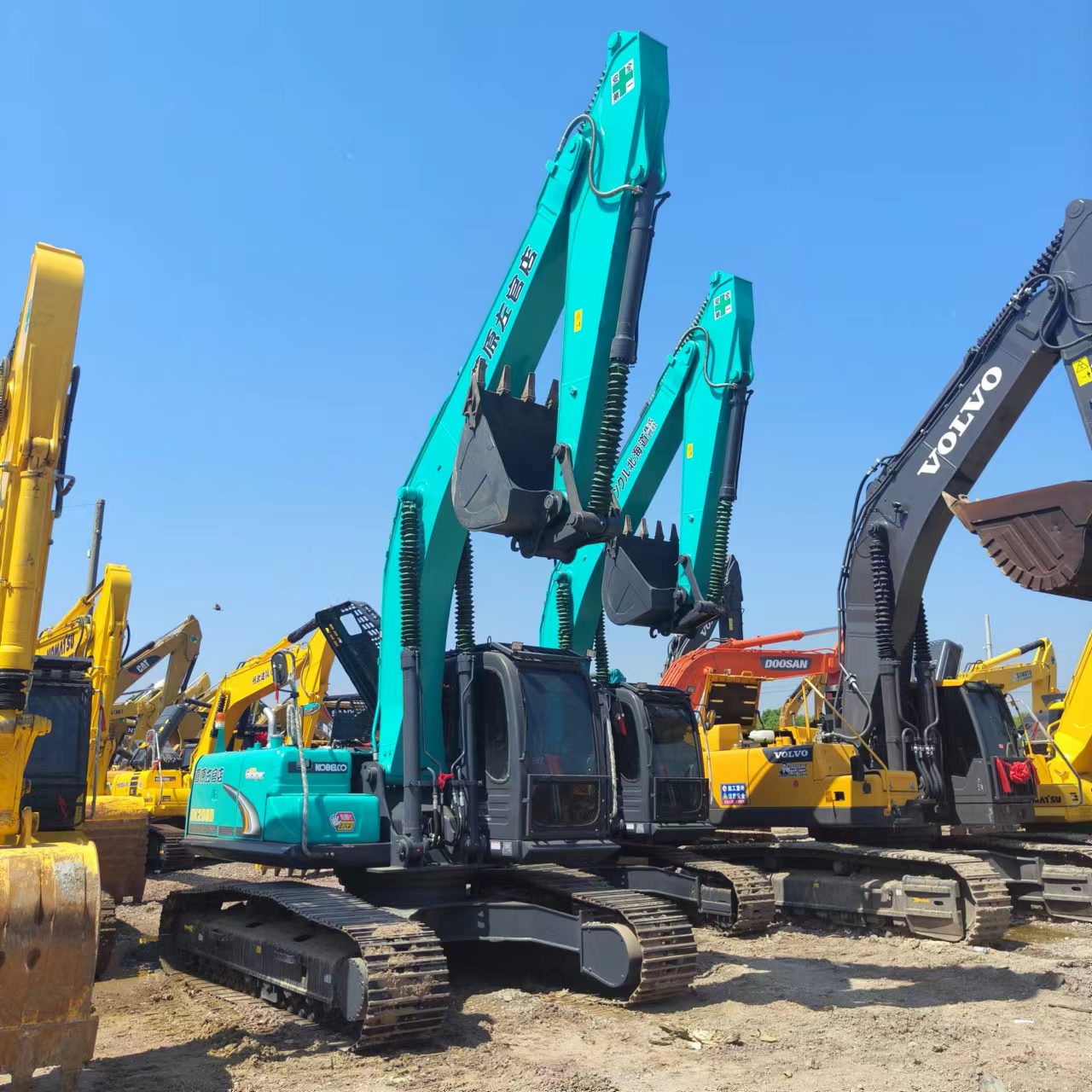 KOBELCO SK200D - 履带式挖掘机:图1 KOBELCO SK200D - 履带式挖掘机:图1