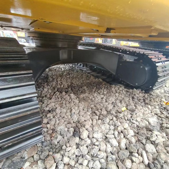 KOMATSU PC130 - 履带式挖掘机:图4 KOMATSU PC130 - 履带式挖掘机:图4