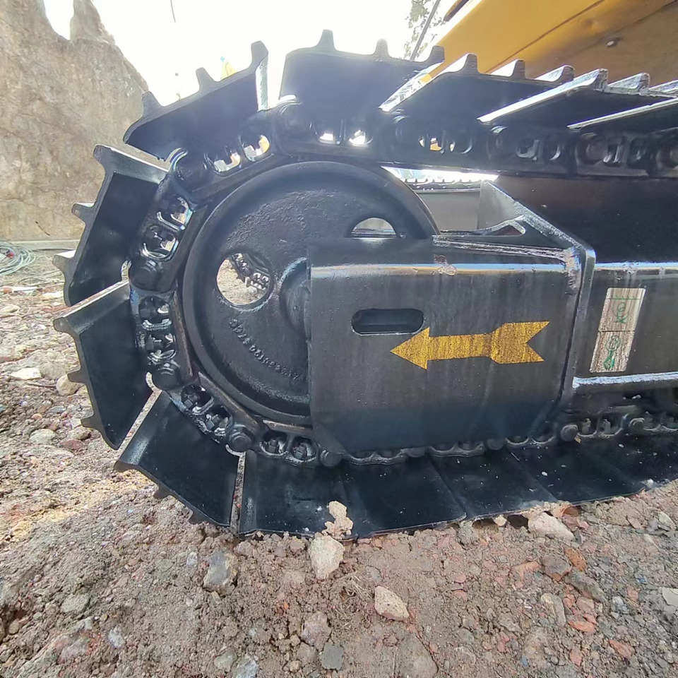 KOMATSU PC130 - 履带式挖掘机:图4 KOMATSU PC130 - 履带式挖掘机:图4