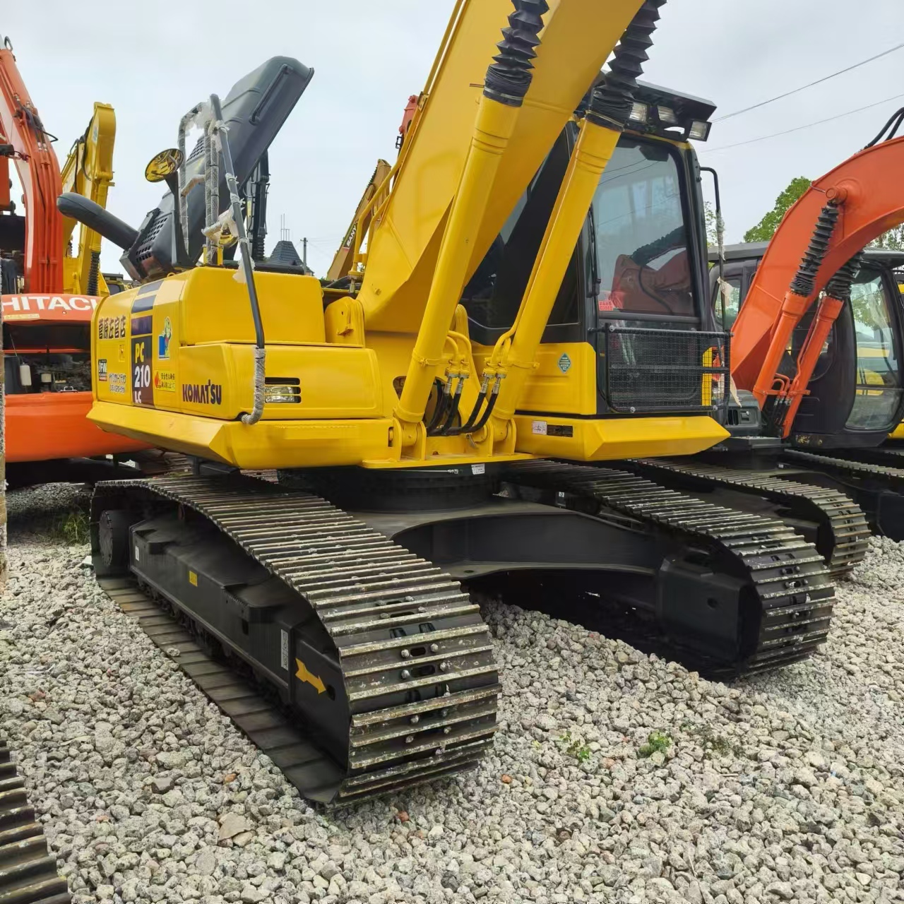 KOMATSU PC210 - 履带式挖掘机:图4 KOMATSU PC210 - 履带式挖掘机:图4
