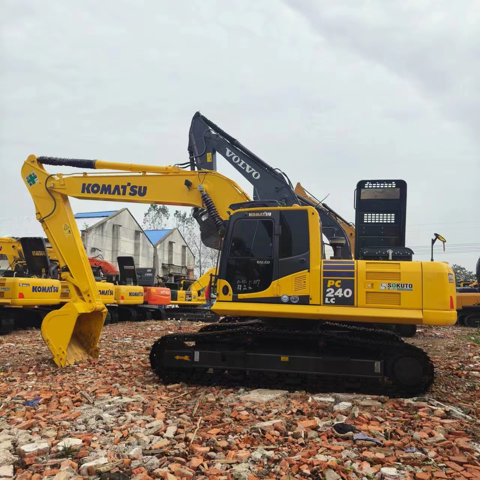 KOMATSU PC240LC - 履带式挖掘机:图1 KOMATSU PC240LC - 履带式挖掘机:图1