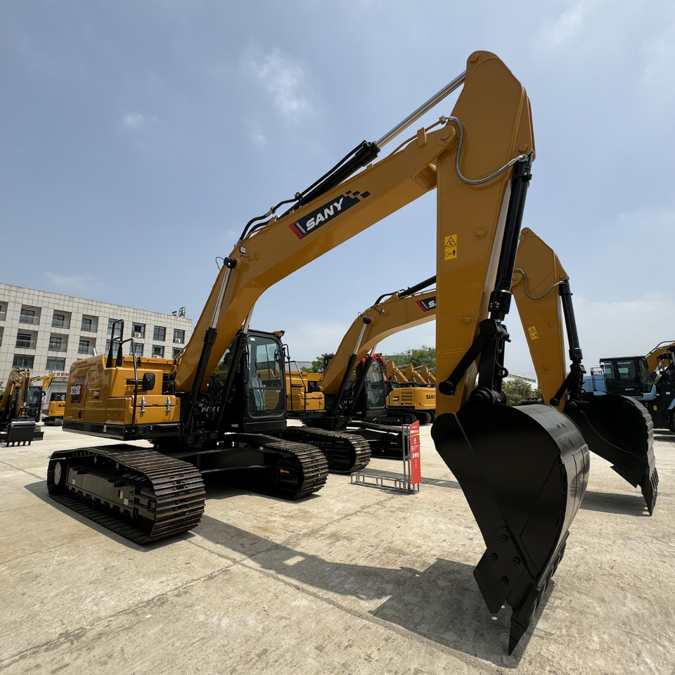 SANY SY215C - 履带式挖掘机:图1 SANY SY215C - 履带式挖掘机:图1