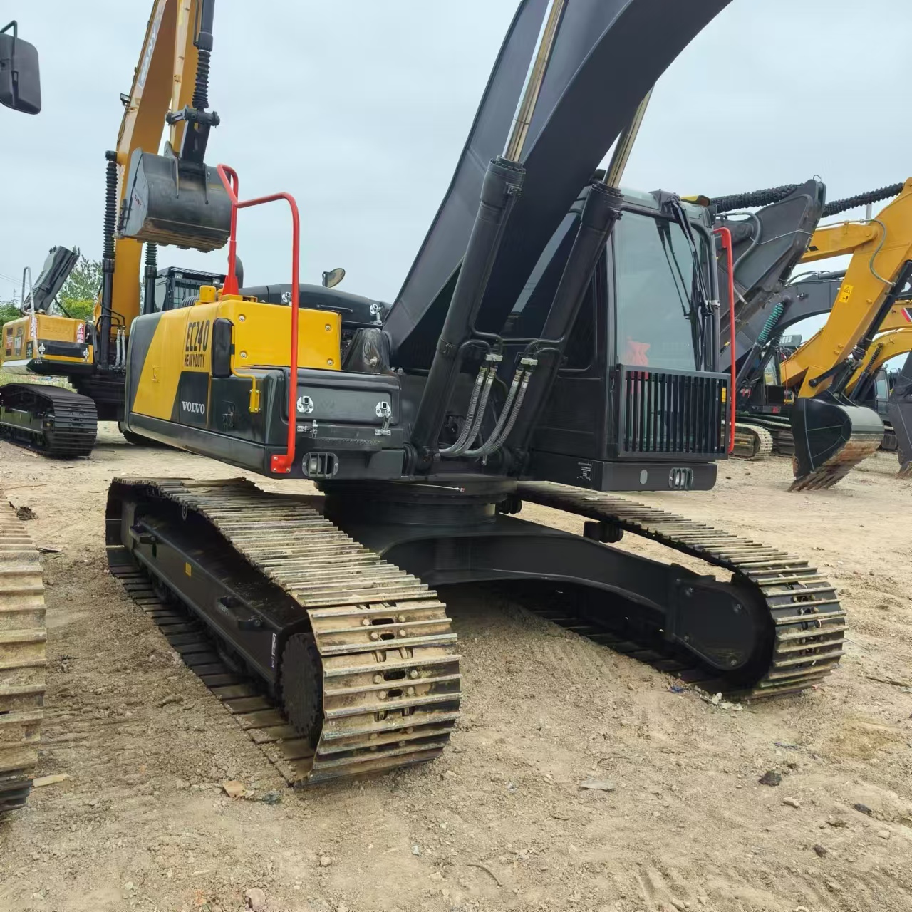 VOLVO EC240 - 履带式挖掘机:图4 VOLVO EC240 - 履带式挖掘机:图4