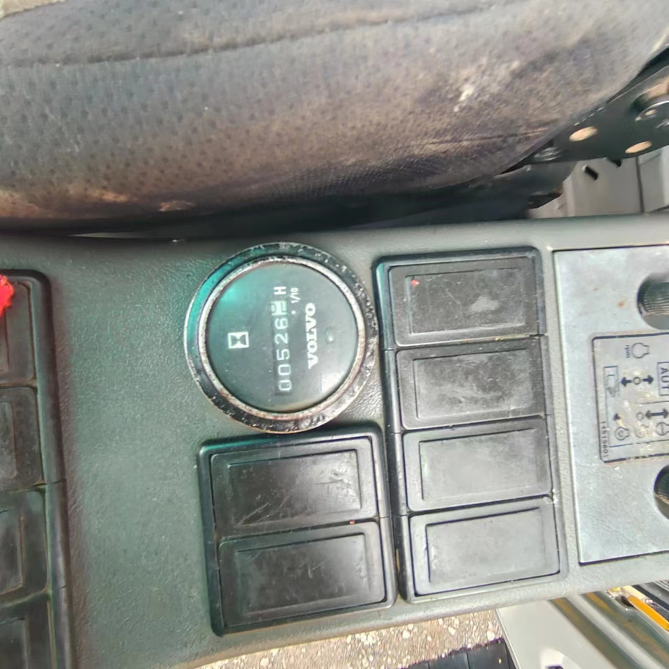 VOLVO EC240 - 履带式挖掘机:图3 VOLVO EC240 - 履带式挖掘机:图3