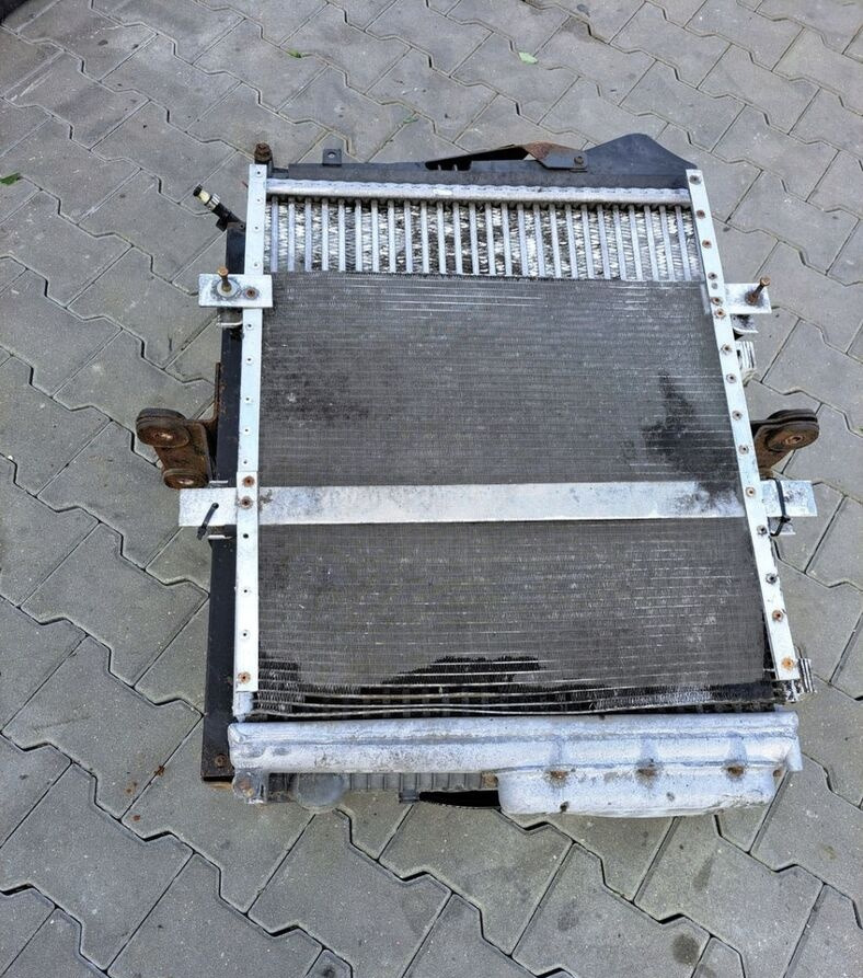 Behr KOMPLET CHŁODNIC RENAULT MIDLUM DXI 5 - 散热器 适用于 卡车:图1 Behr KOMPLET CHŁODNIC RENAULT MIDLUM DXI 5 - 散热器 适用于 卡车:图1