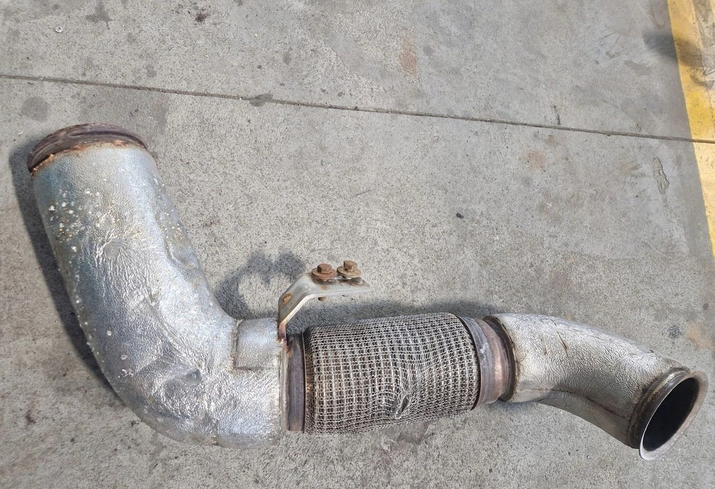 FORD FC46-5A212-AA - 排气管:图2 FORD FC46-5A212-AA - 排气管:图2