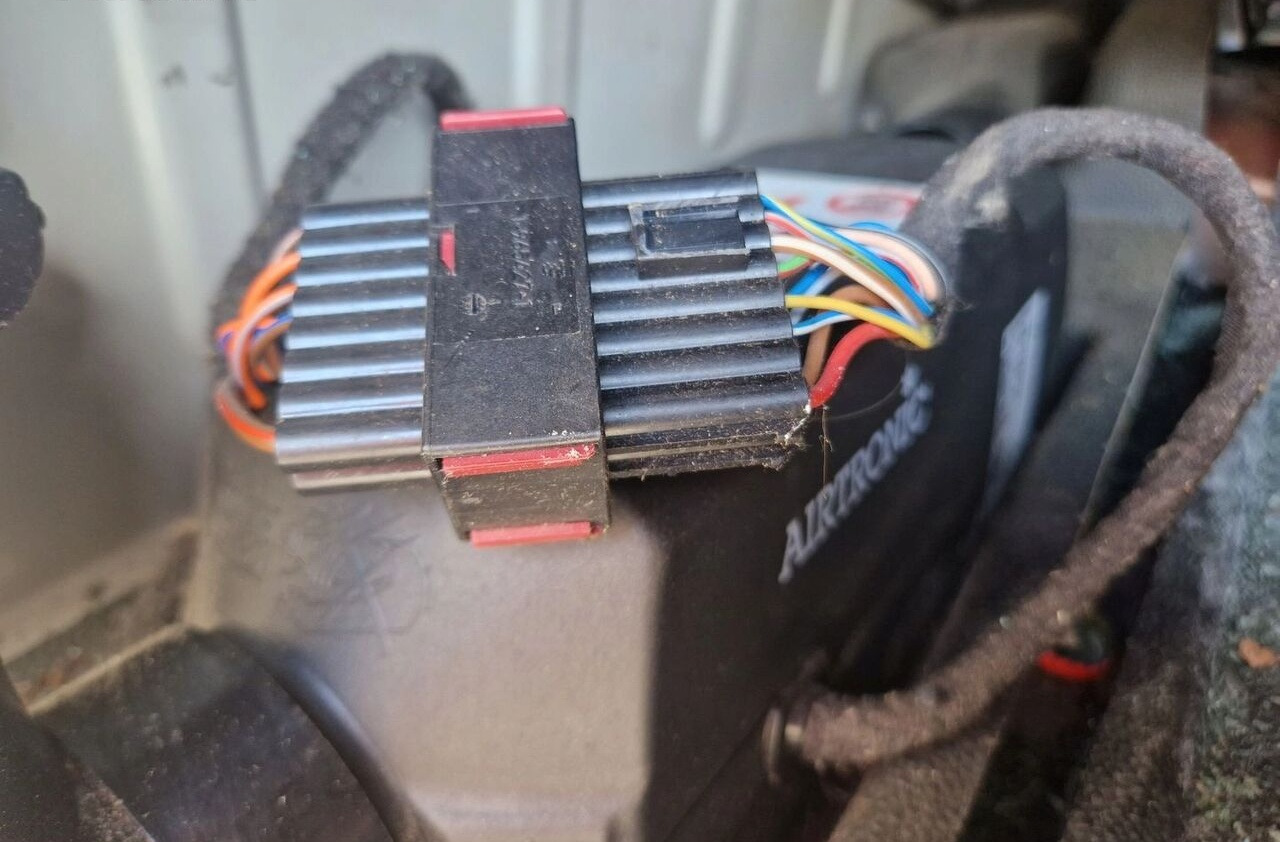 Ford AIRTRONIC   Ford F-MAX - 暖通系统 适用于 卡车:图2 Ford AIRTRONIC   Ford F-MAX - 暖通系统 适用于 卡车:图2